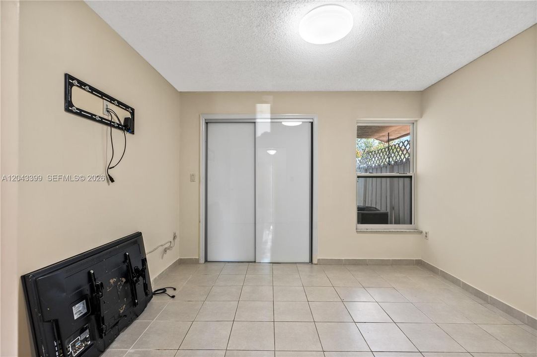 For Sale: $718,000 (4 beds, 2 baths, 1934 Square Feet)