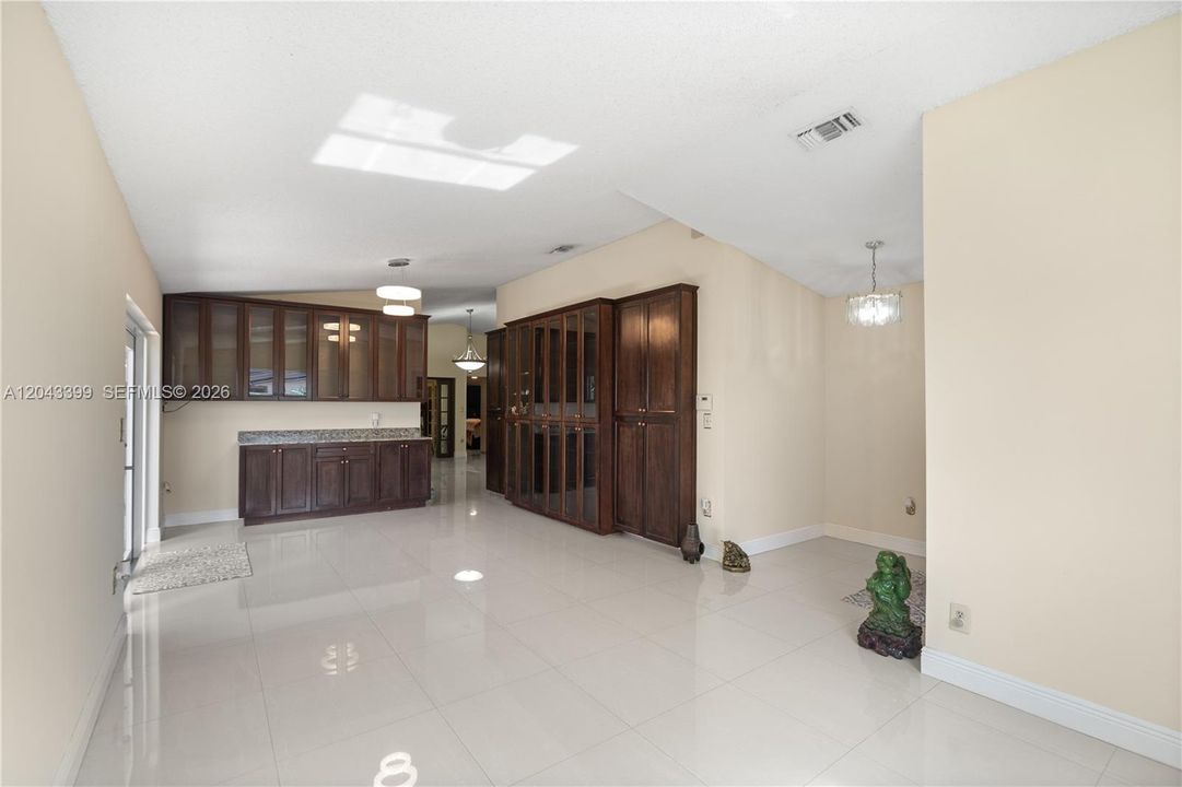 For Sale: $718,000 (4 beds, 2 baths, 1934 Square Feet)