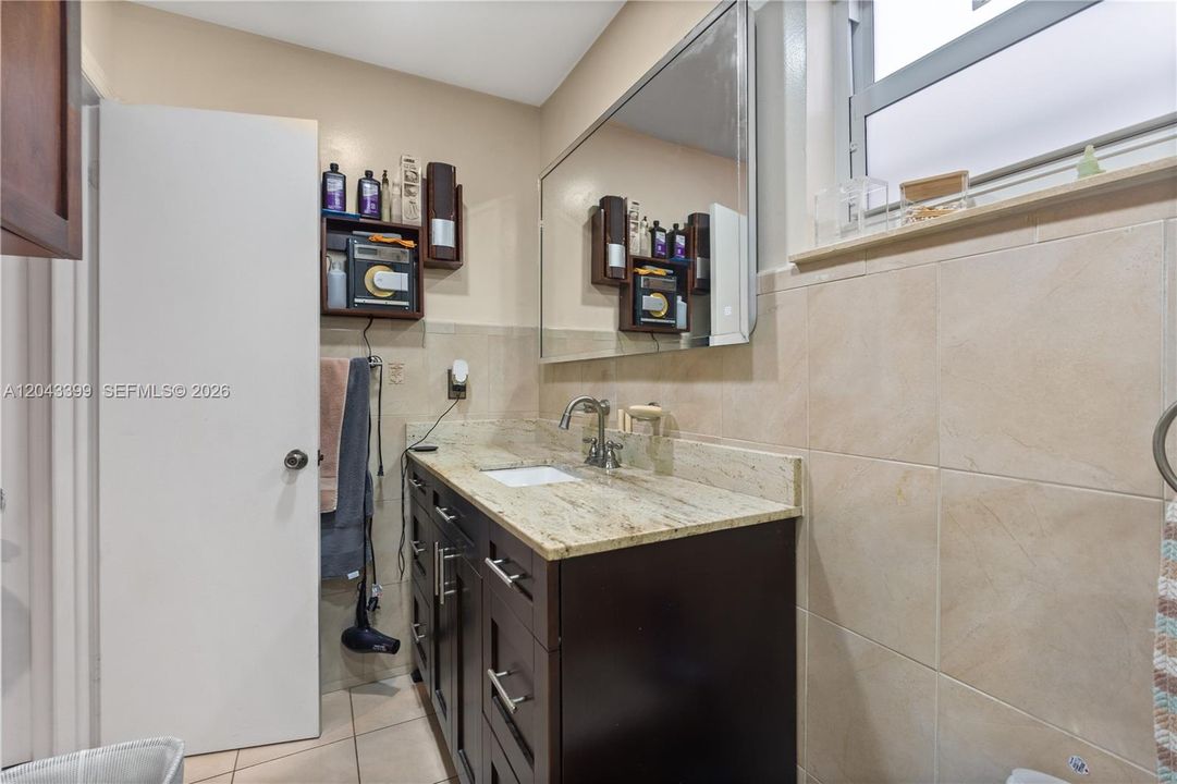 For Sale: $718,000 (4 beds, 2 baths, 1934 Square Feet)
