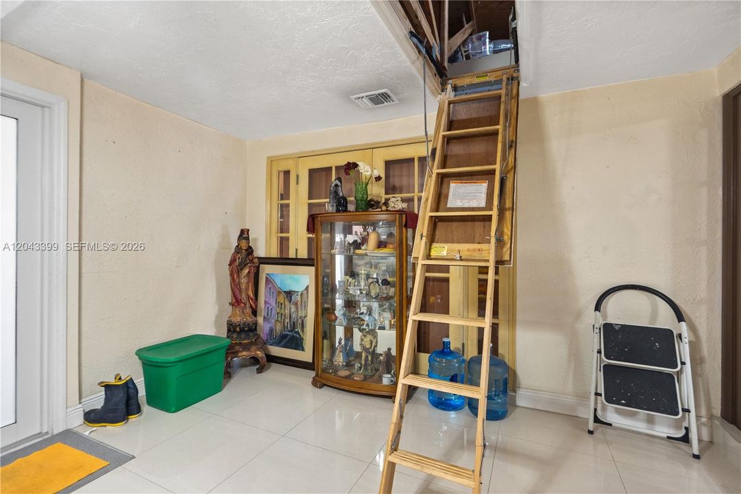 For Sale: $718,000 (4 beds, 2 baths, 1934 Square Feet)