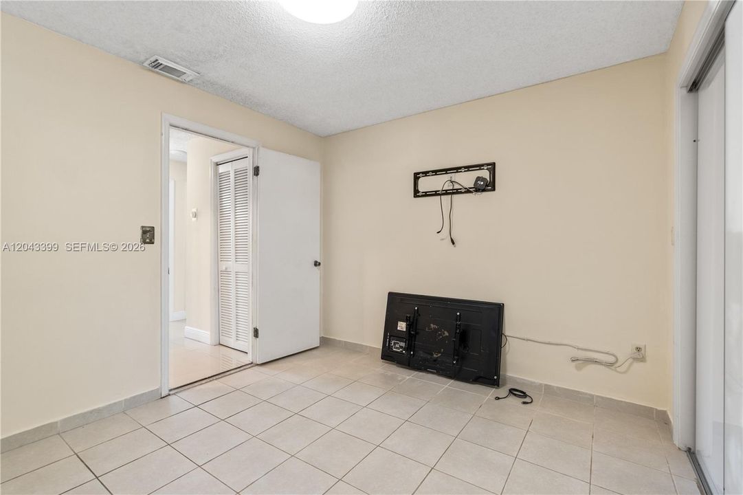 For Sale: $718,000 (4 beds, 2 baths, 1934 Square Feet)