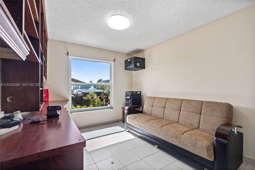 For Sale: $718,000 (4 beds, 2 baths, 1934 Square Feet)