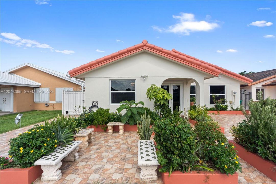 For Sale: $718,000 (4 beds, 2 baths, 1934 Square Feet)