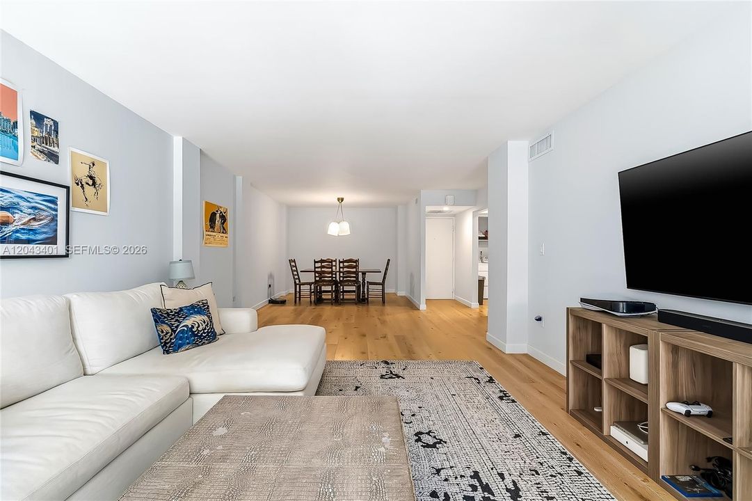 For Rent: $2,750 (2 beds, 2 baths, 1383 Square Feet)