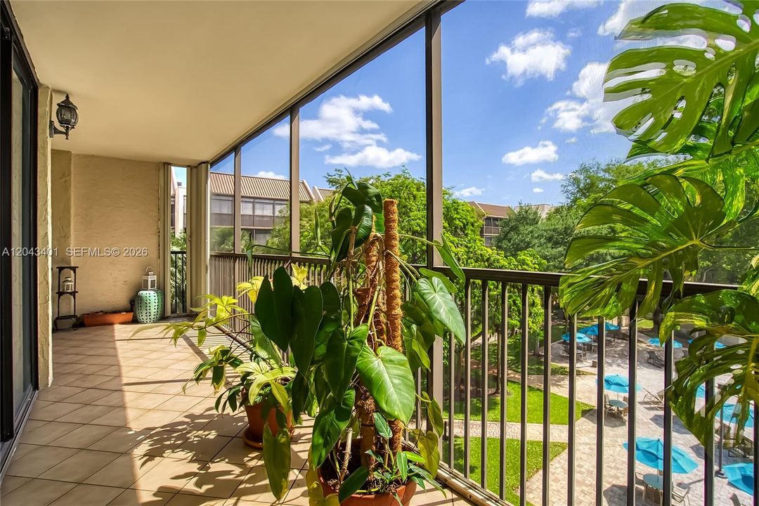 For Rent: $2,750 (2 beds, 2 baths, 1383 Square Feet)