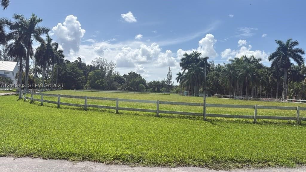 Recently Sold: $5,900,000 (5 beds, 5 baths, 5851 Square Feet)