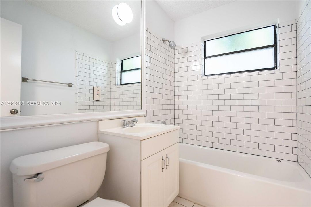 В аренду: $3,000 (2 спален, 1 ванн, 697 Квадратных фут)