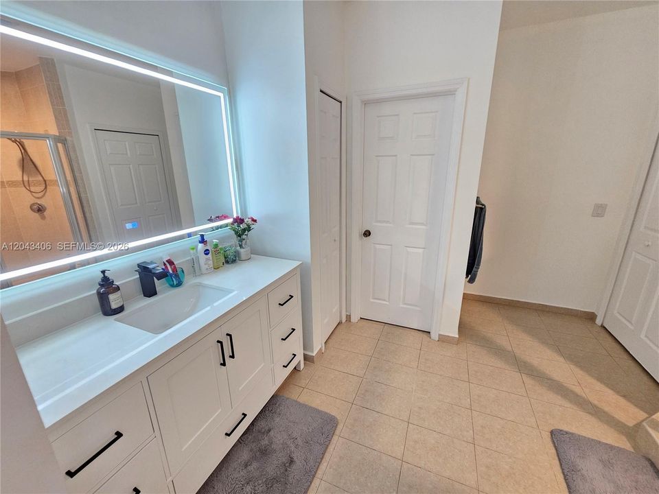 В аренду: $6,500 (5 спален, 4 ванн, 3294 Квадратных фут)
