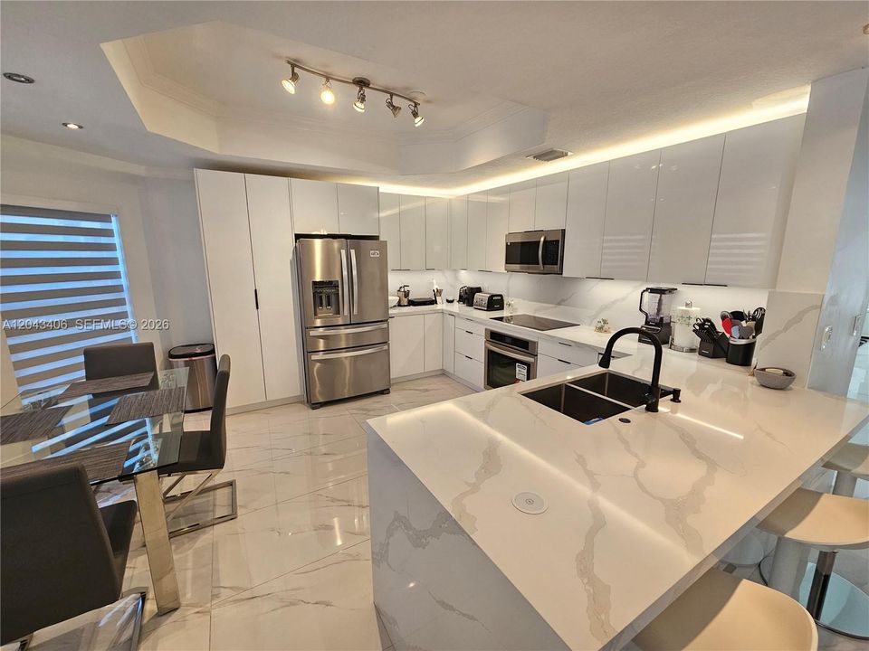 В аренду: $6,500 (5 спален, 4 ванн, 3294 Квадратных фут)