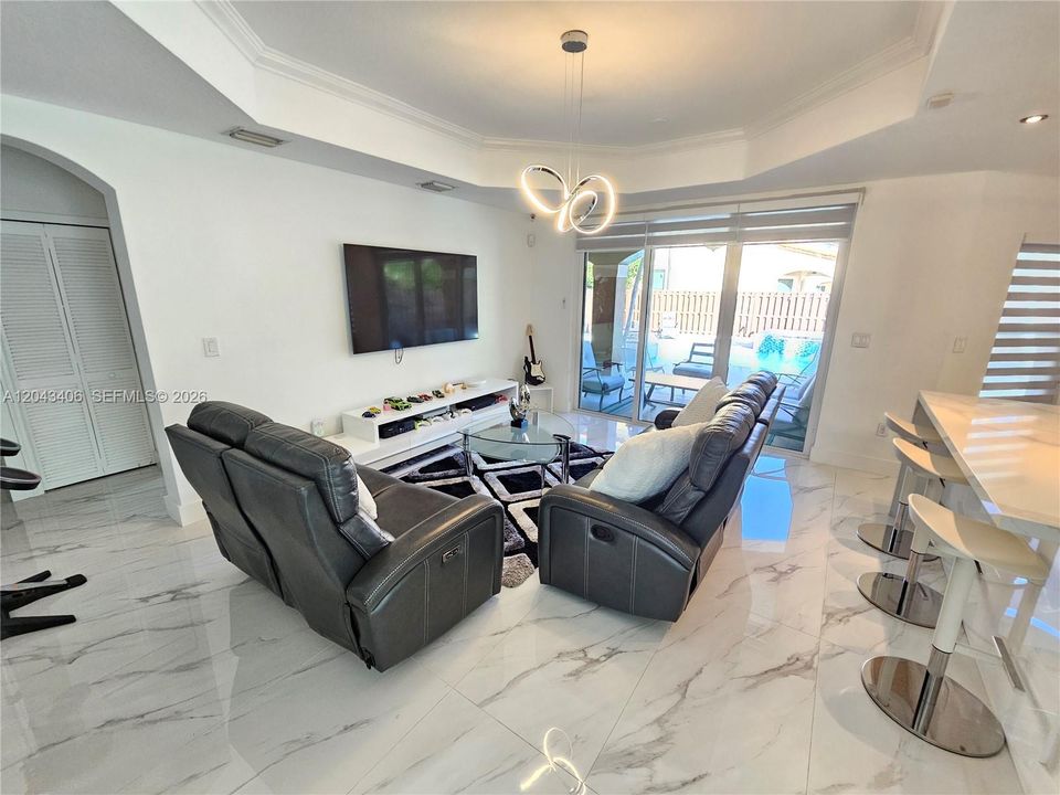 В аренду: $6,500 (5 спален, 4 ванн, 3294 Квадратных фут)