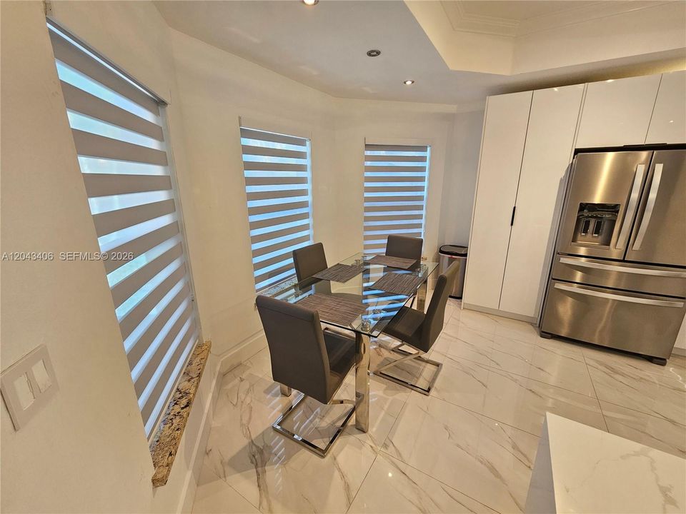 В аренду: $6,500 (5 спален, 4 ванн, 3294 Квадратных фут)
