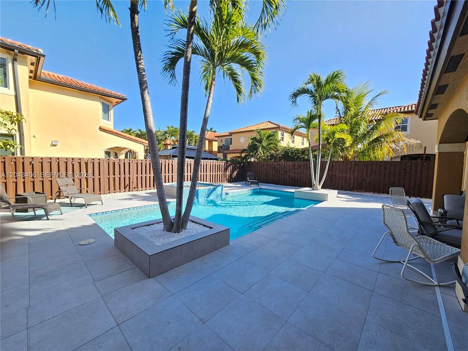 В аренду: $6,500 (5 спален, 4 ванн, 3294 Квадратных фут)