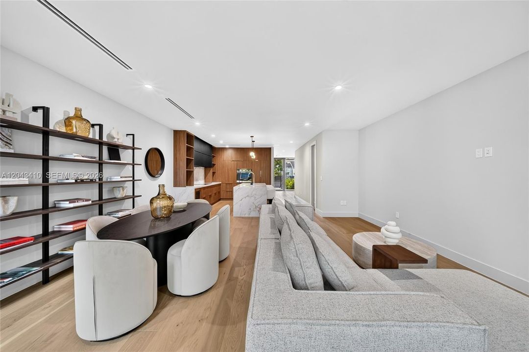 En Venta: $1,299,000 (3 camas, 3 baños, 2013 Pies cuadrados)