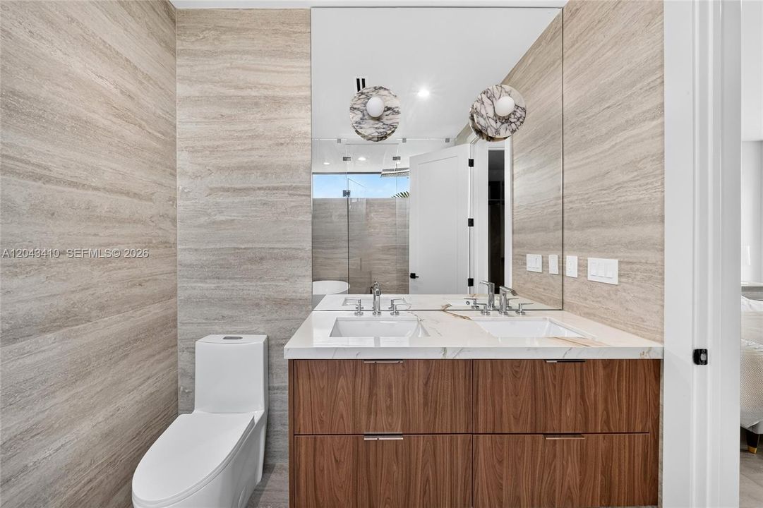 En Venta: $1,299,000 (3 camas, 3 baños, 2013 Pies cuadrados)