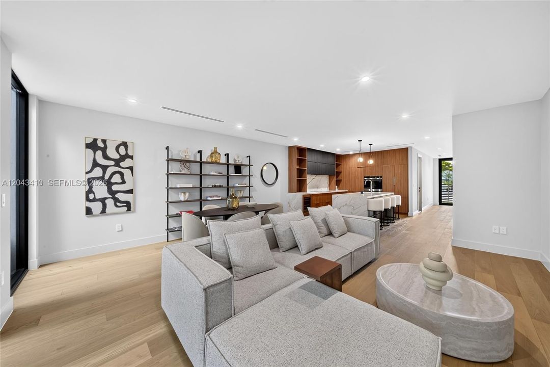 En Venta: $1,299,000 (3 camas, 3 baños, 2013 Pies cuadrados)