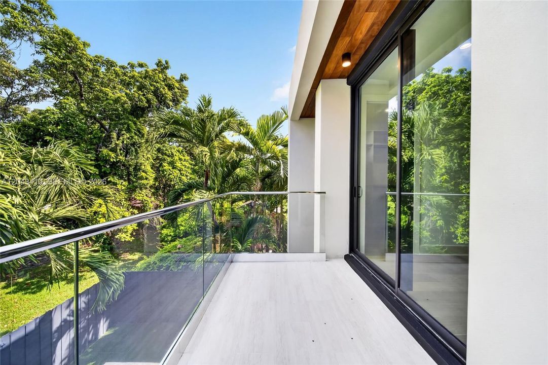 En Venta: $1,299,000 (3 camas, 3 baños, 2013 Pies cuadrados)