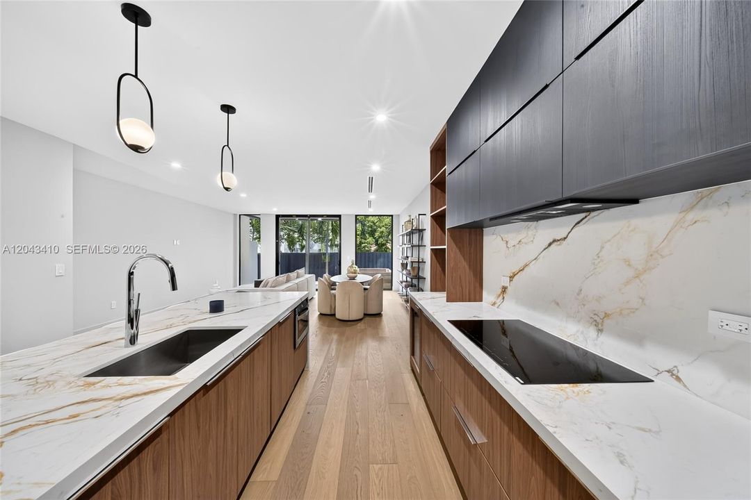 En Venta: $1,299,000 (3 camas, 3 baños, 2013 Pies cuadrados)