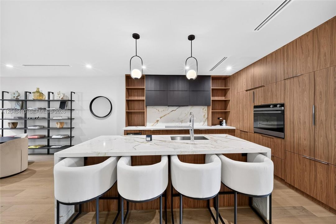 En Venta: $1,299,000 (3 camas, 3 baños, 2013 Pies cuadrados)