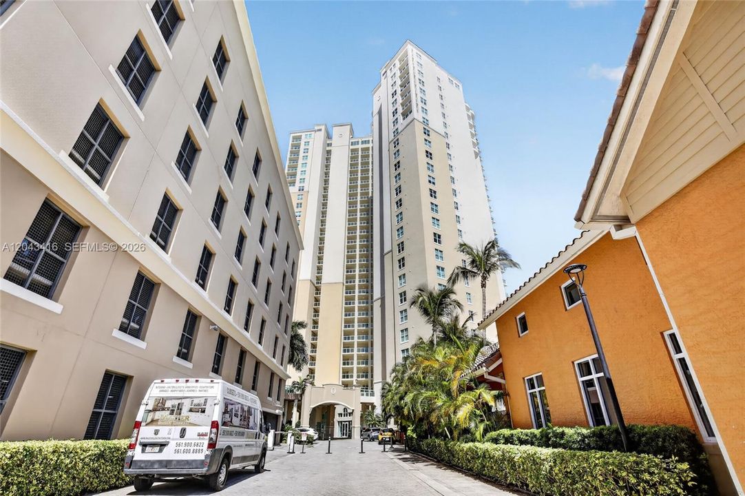 На продажу: $930,000 (2 спален, 3 ванн, 1720 Квадратных фут)