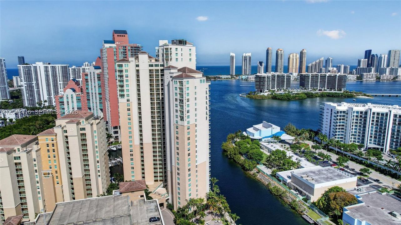 На продажу: $930,000 (2 спален, 3 ванн, 1720 Квадратных фут)