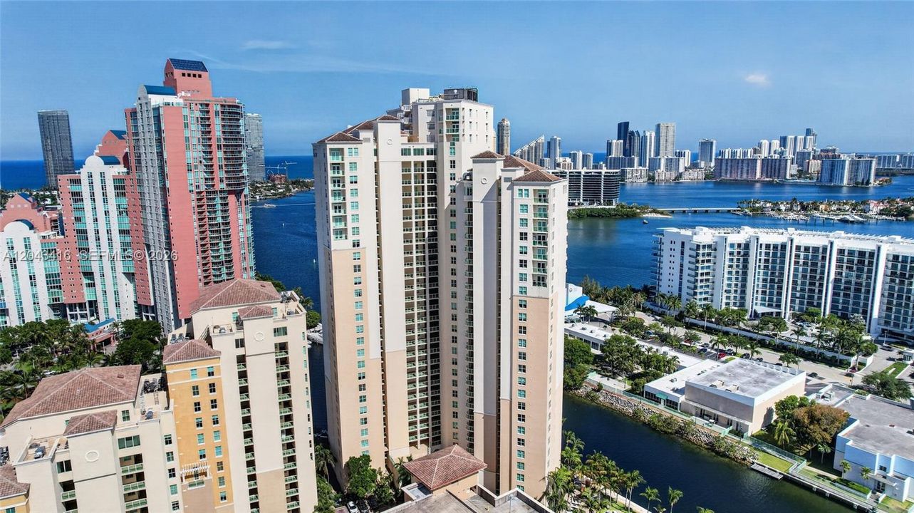 На продажу: $930,000 (2 спален, 3 ванн, 1720 Квадратных фут)