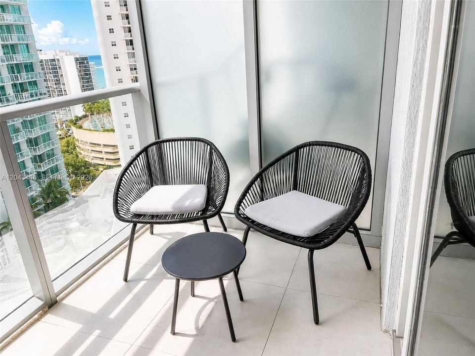 For Rent: $3,200 (0 beds, 1 baths, 375 Square Feet)