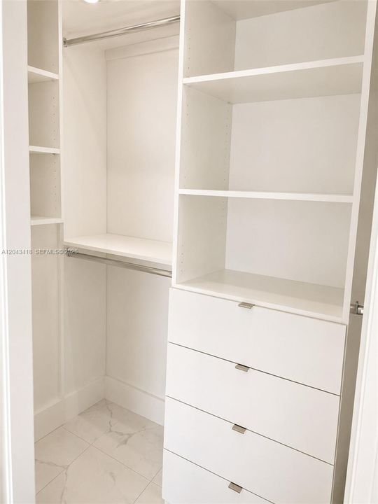 For Rent: $3,200 (0 beds, 1 baths, 375 Square Feet)