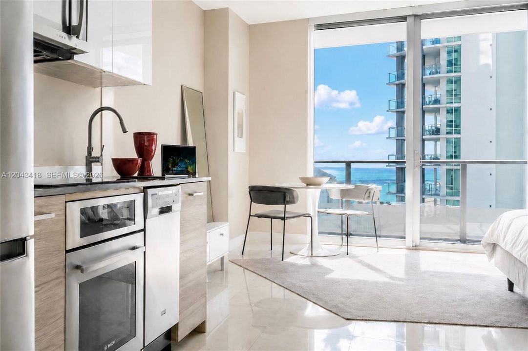 For Rent: $3,200 (0 beds, 1 baths, 375 Square Feet)
