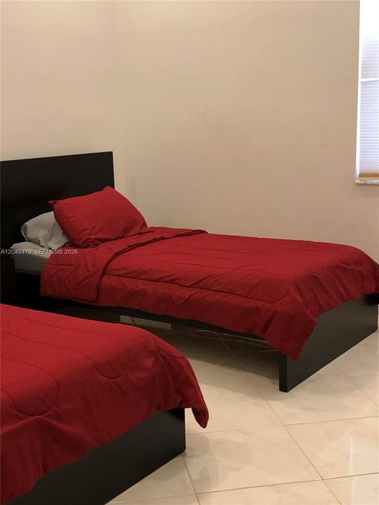 В аренду: $4,600 (4 спален, 2 ванн, 2469 Квадратных фут)