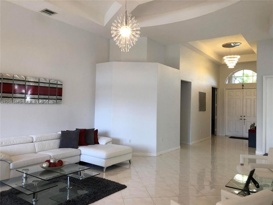В аренду: $4,600 (4 спален, 2 ванн, 2469 Квадратных фут)