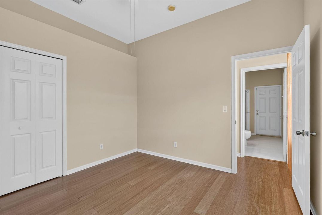 34 - Guest Bedroom4