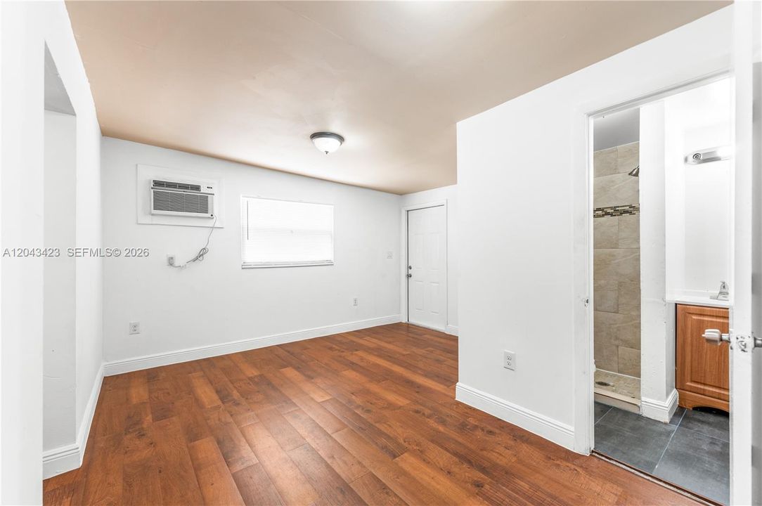 В аренду: $2,400 (2 спален, 2 ванн, 1525 Квадратных фут)