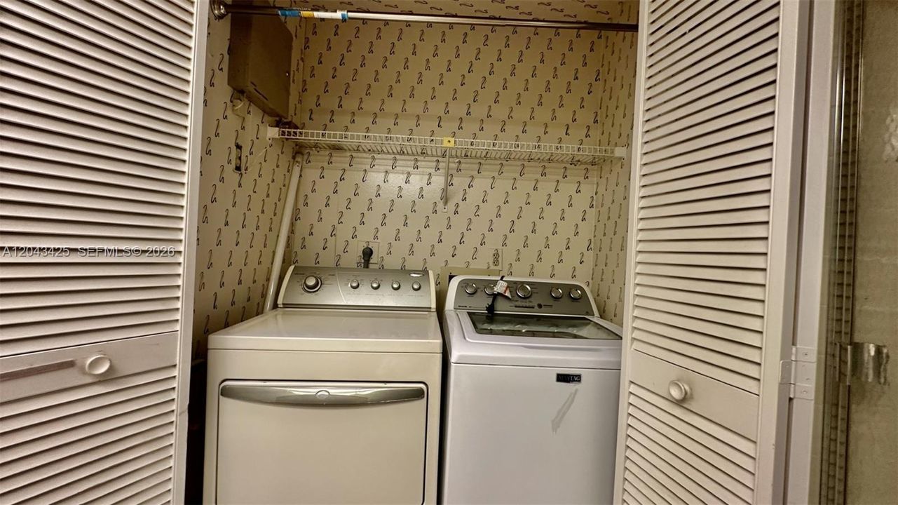 En Venta: $429,000 (3 camas, 3 baños, 1710 Pies cuadrados)