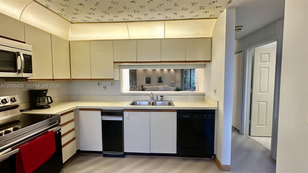 En Venta: $429,000 (3 camas, 3 baños, 1710 Pies cuadrados)