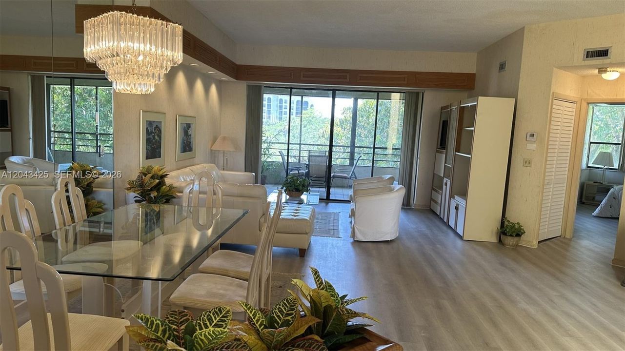 En Venta: $429,000 (3 camas, 3 baños, 1710 Pies cuadrados)