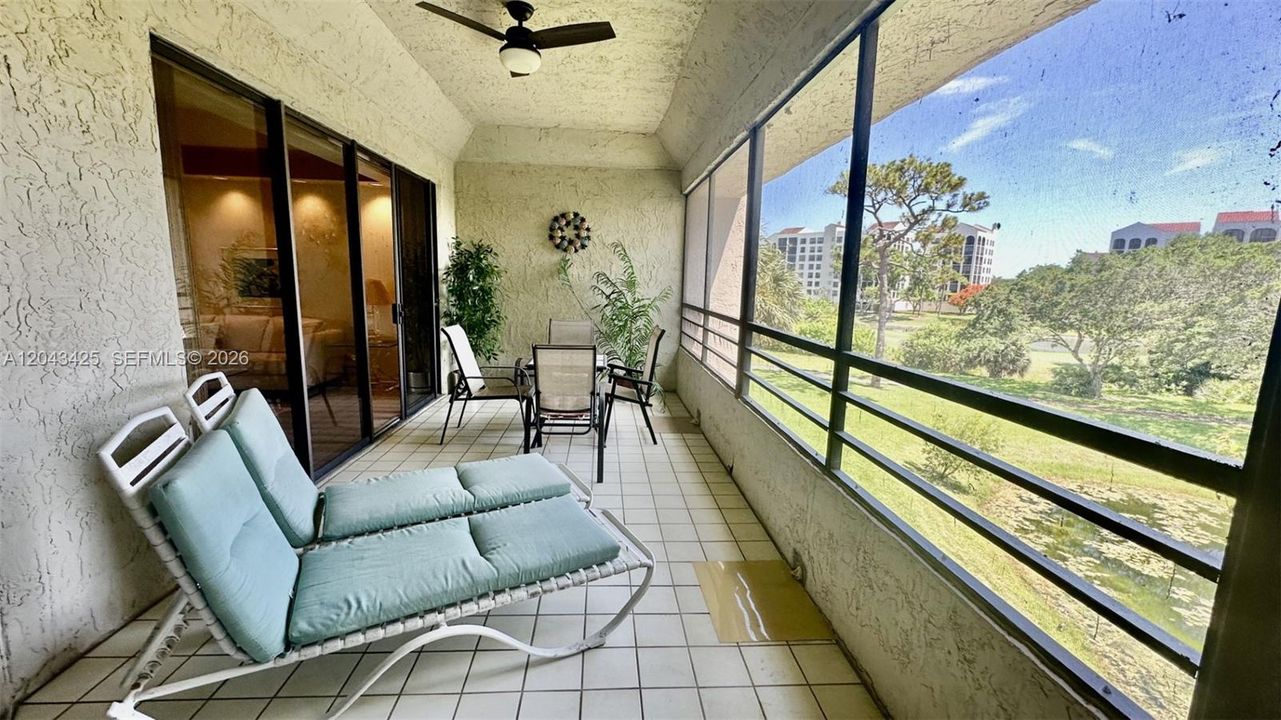 En Venta: $429,000 (3 camas, 3 baños, 1710 Pies cuadrados)