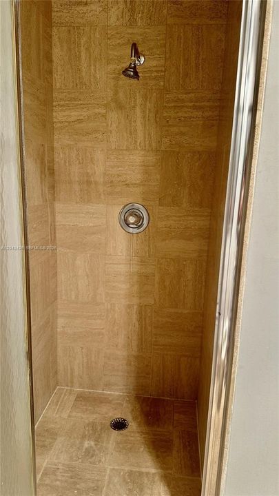 En Venta: $429,000 (3 camas, 3 baños, 1710 Pies cuadrados)