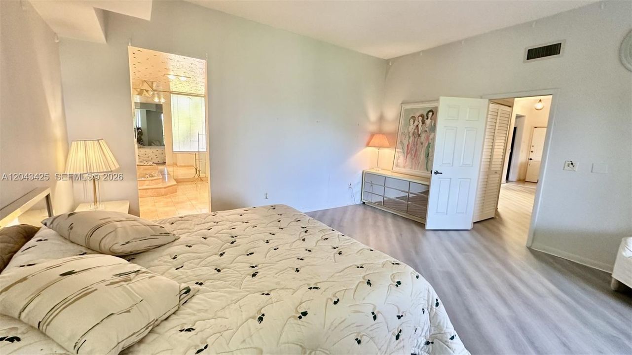 En Venta: $429,000 (3 camas, 3 baños, 1710 Pies cuadrados)