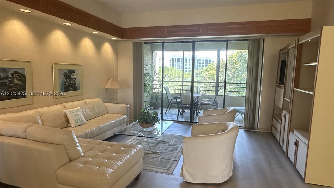 En Venta: $429,000 (3 camas, 3 baños, 1710 Pies cuadrados)