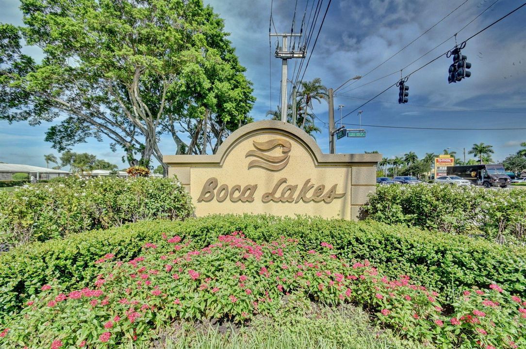 Boca Lakes Entry