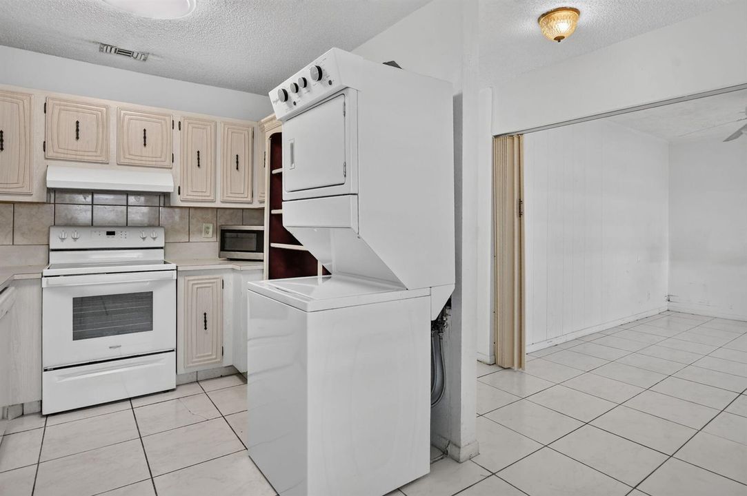 Kitchen/Laundry