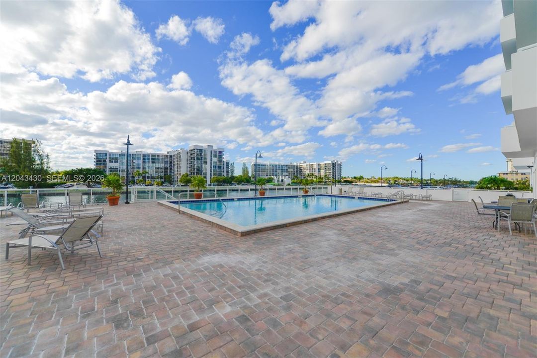 En Venta: $297,500 (1 camas, 1 baños, 906 Pies cuadrados)