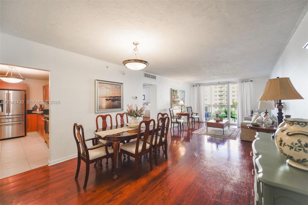 En Venta: $297,500 (1 camas, 1 baños, 906 Pies cuadrados)