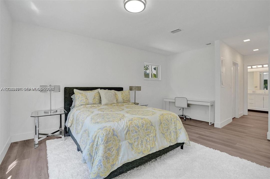 В аренду: $8,500 (3 спален, 2 ванн, 2330 Квадратных фут)