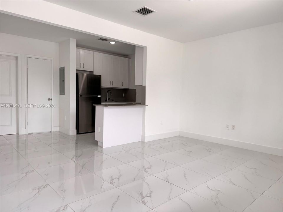For Rent: $3,200 (3 beds, 2 baths, 2475 Square Feet)
