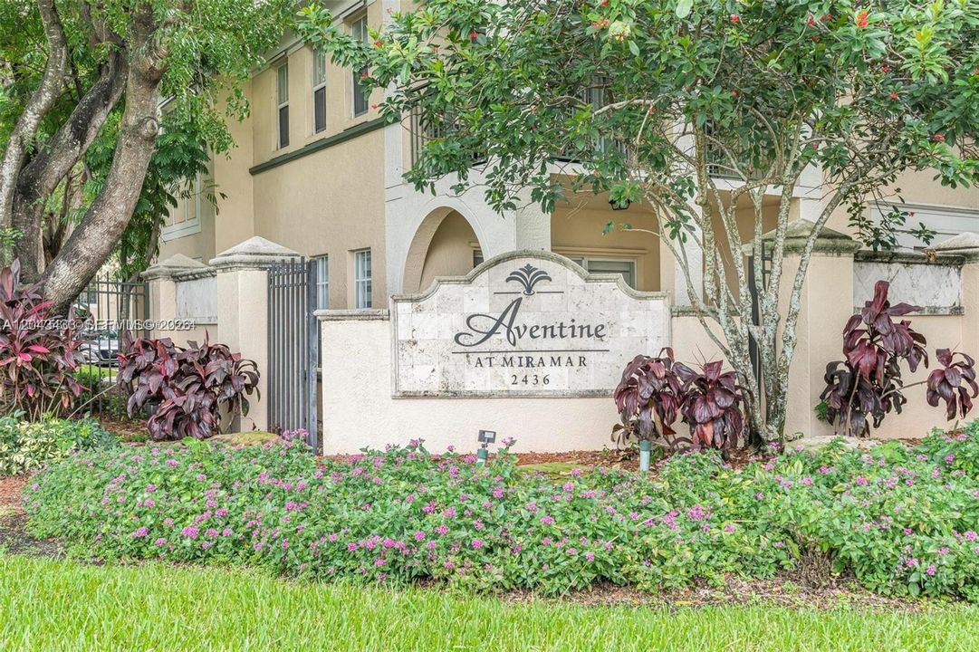 For Sale: $269,000 (1 beds, 1 baths, 850 Square Feet)