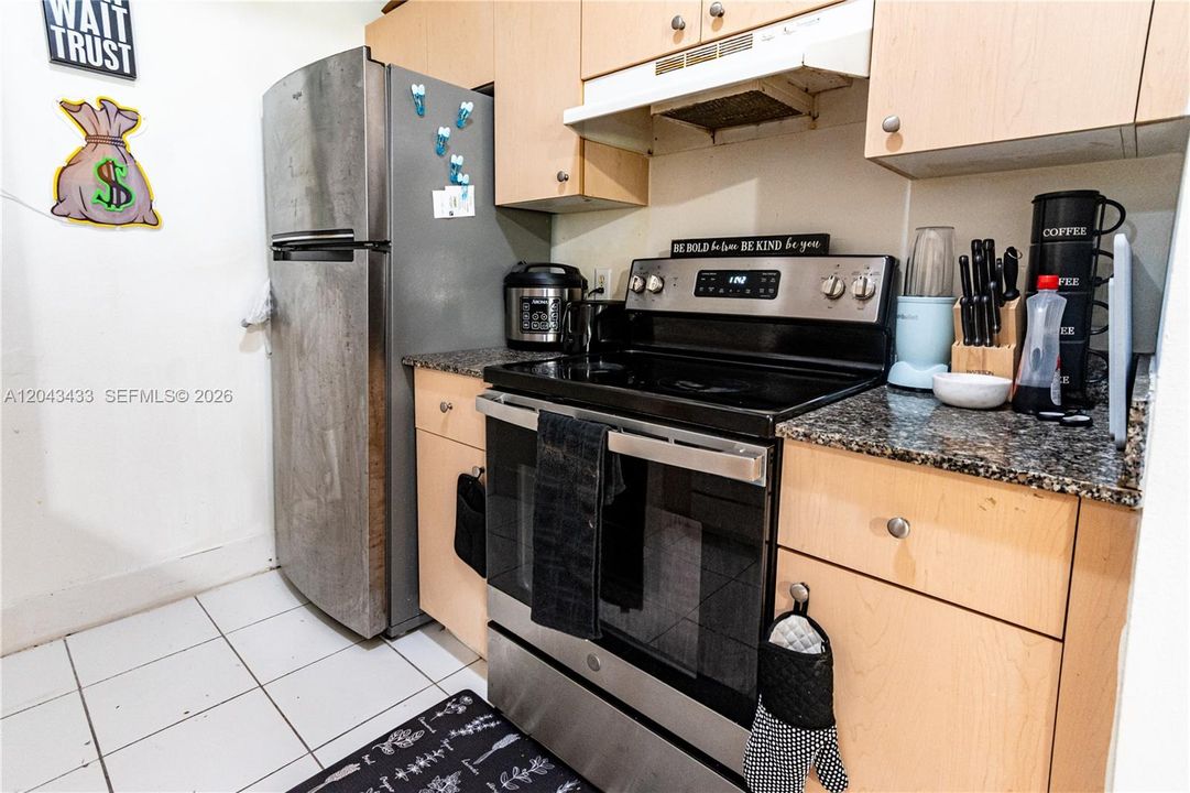 For Sale: $269,000 (1 beds, 1 baths, 850 Square Feet)