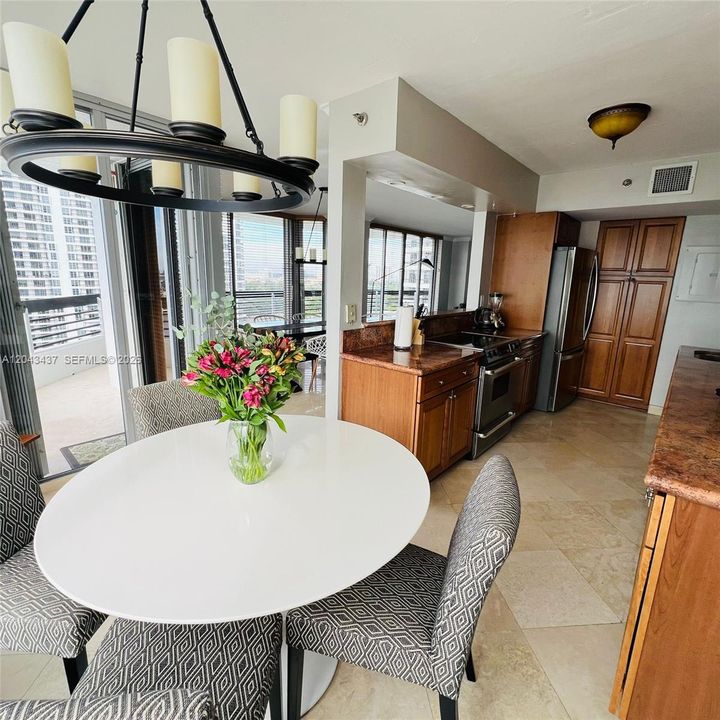 В аренду: $3,500 (2 спален, 2 ванн, 1353 Квадратных фут)