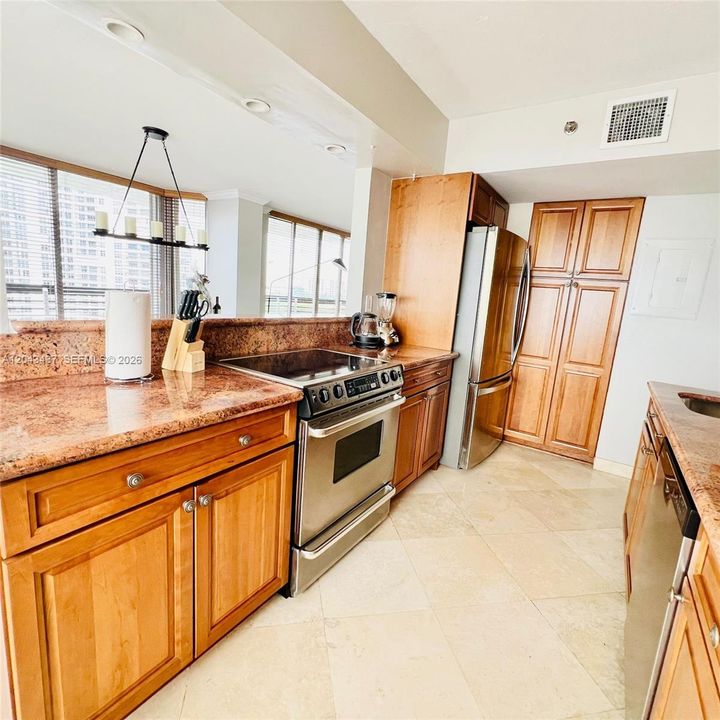 В аренду: $3,500 (2 спален, 2 ванн, 1353 Квадратных фут)