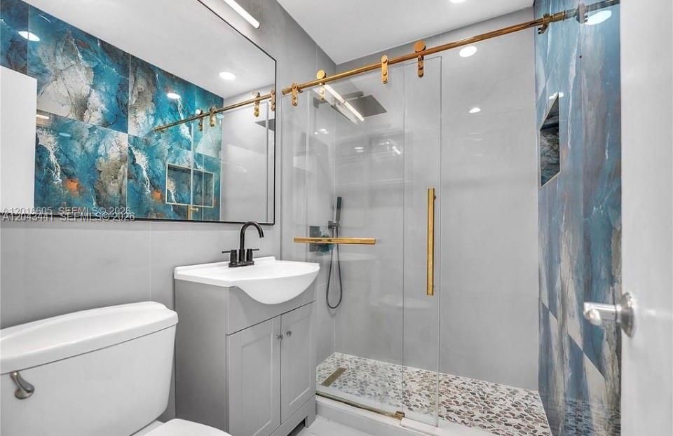 В аренду: $4,500 (3 спален, 1 ванн, 1088 Квадратных фут)